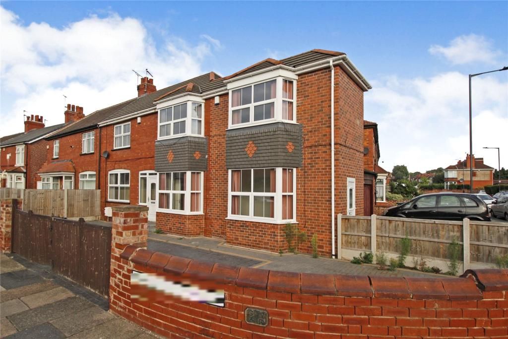 5 bed detached house for sale in Buckingham Road, Town Fields