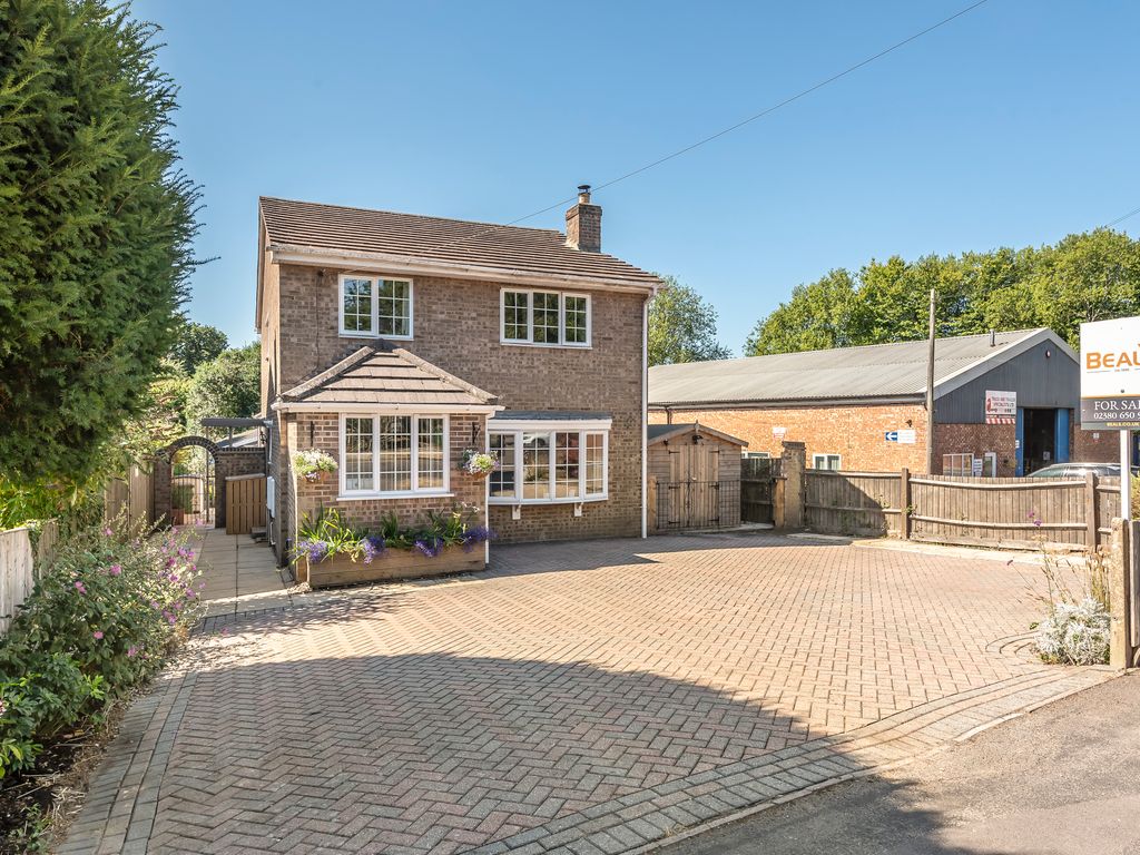 4 bed detached house for sale in Hardings Lane, Fair Oak, Eastleigh
