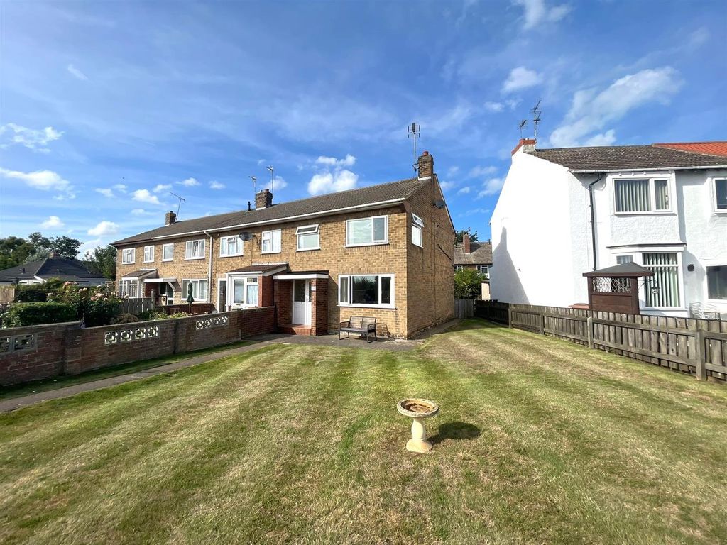 3 bed end terrace house for sale in Queens Gardens, Hornsea HU18 Zoopla