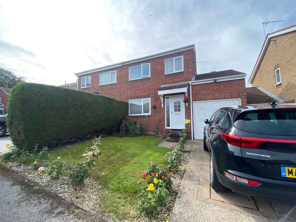 3 bed semidetached house for sale in Forest Hill Road, Worksop S81