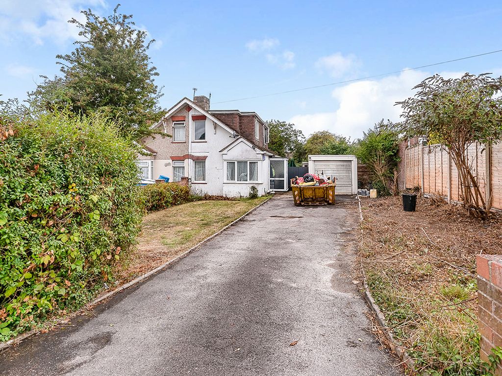 3 bed semidetached house for sale in Hart Plain Avenue, Waterlooville