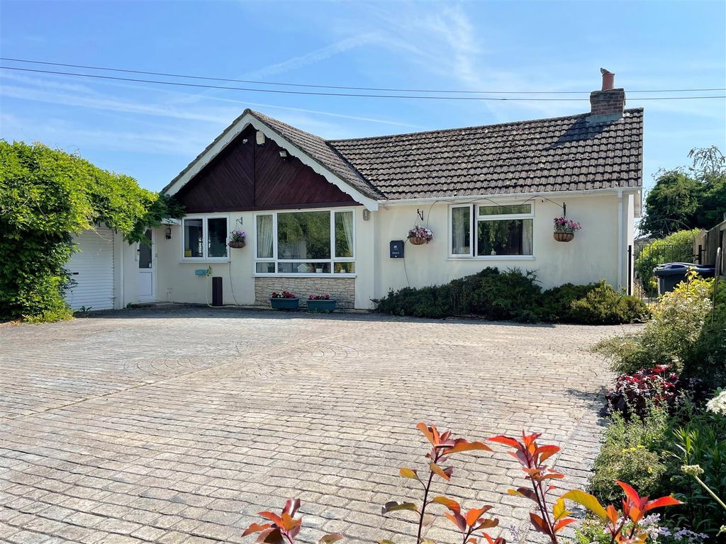 4 bed bungalow for sale in High Street, Burbage, Marlborough SN8 Zoopla