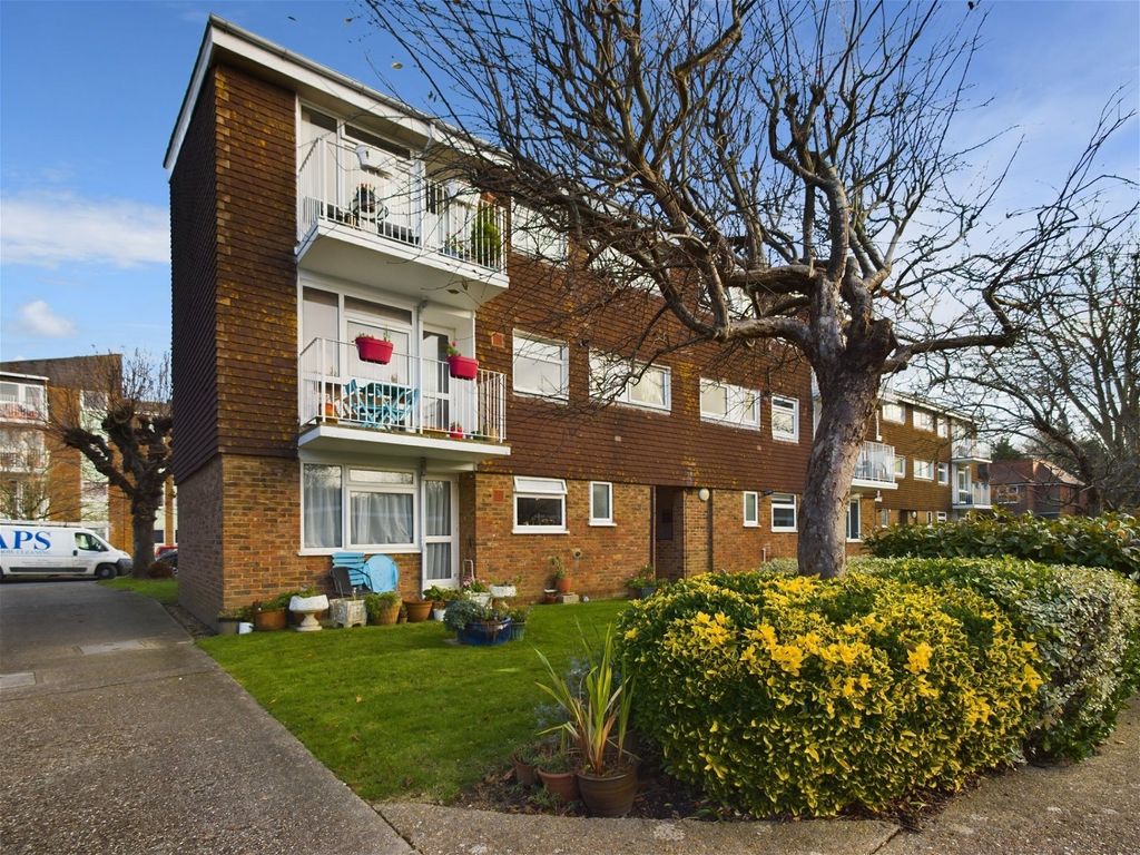 2 bed flat for sale in Dorchester Gardens, Worthing BN11, £230,000 Zoopla