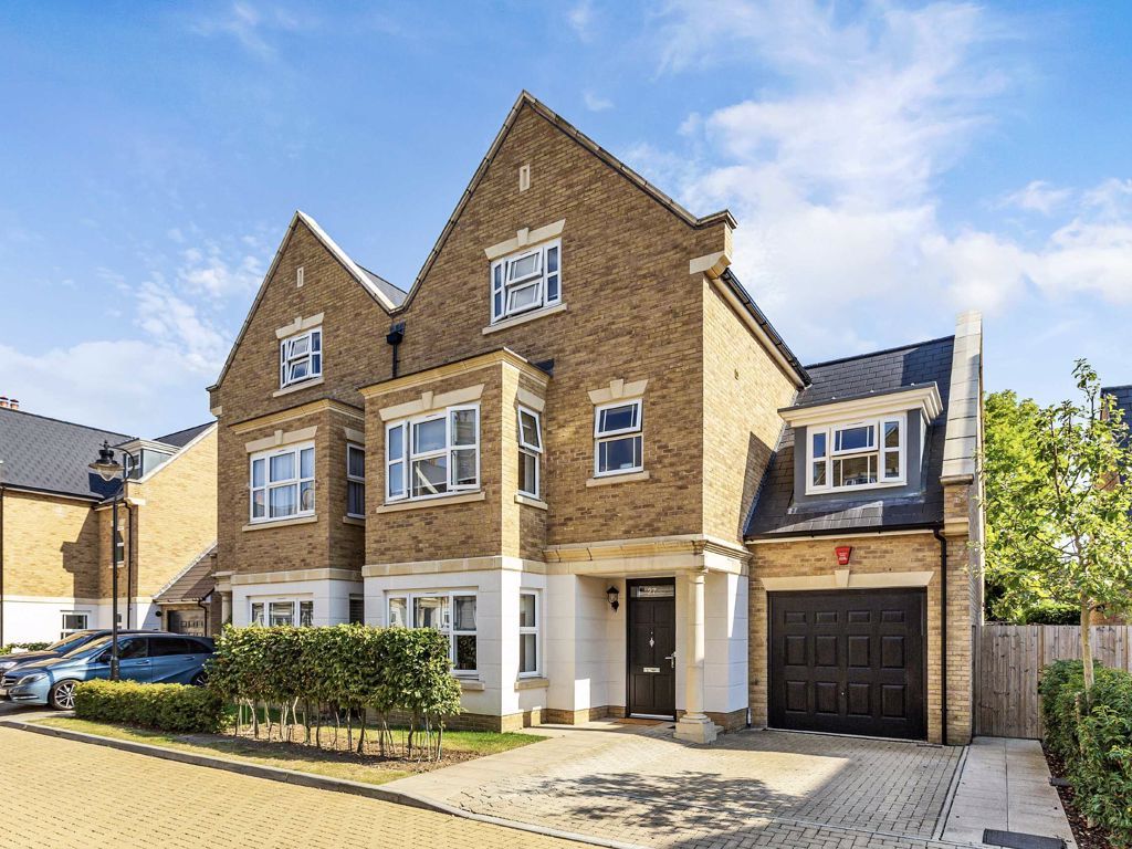 4 bed semidetached house for sale in Roper Crescent, SunburyOnThames