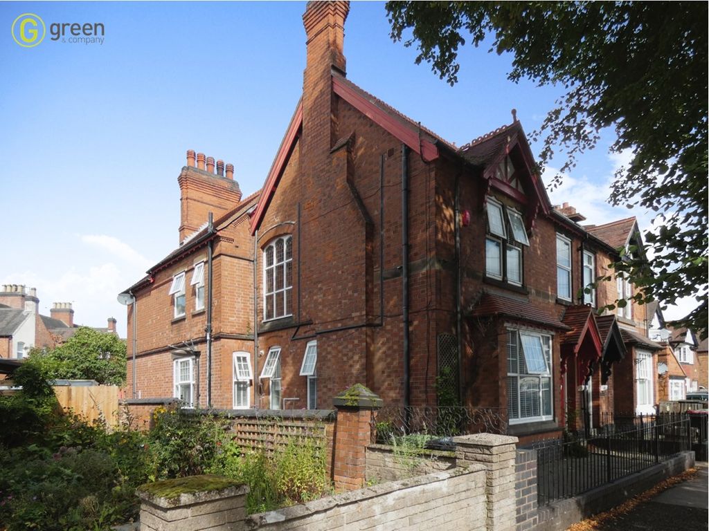 6 bed semidetached house for sale in Victoria Road, Tamworth B79, £