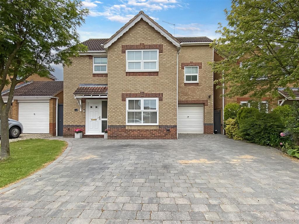 4 bed detached house for sale in Kirton Close, Balderton, Newark NG24