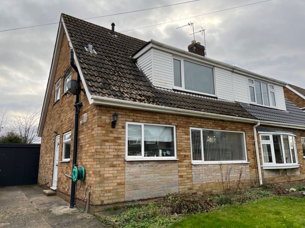 3 bed semidetached house for sale in Northlands Avenue, Winterton