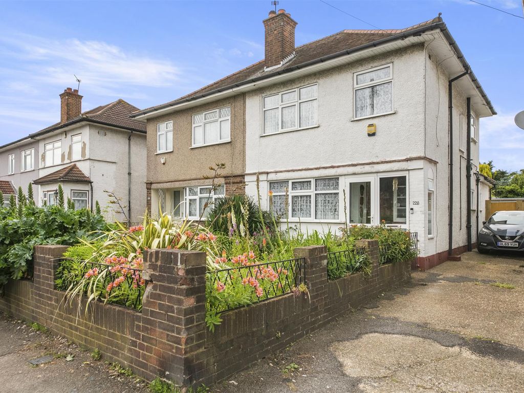 3 bed semidetached house for sale in Kingshill Avenue, Hayes UB4, £