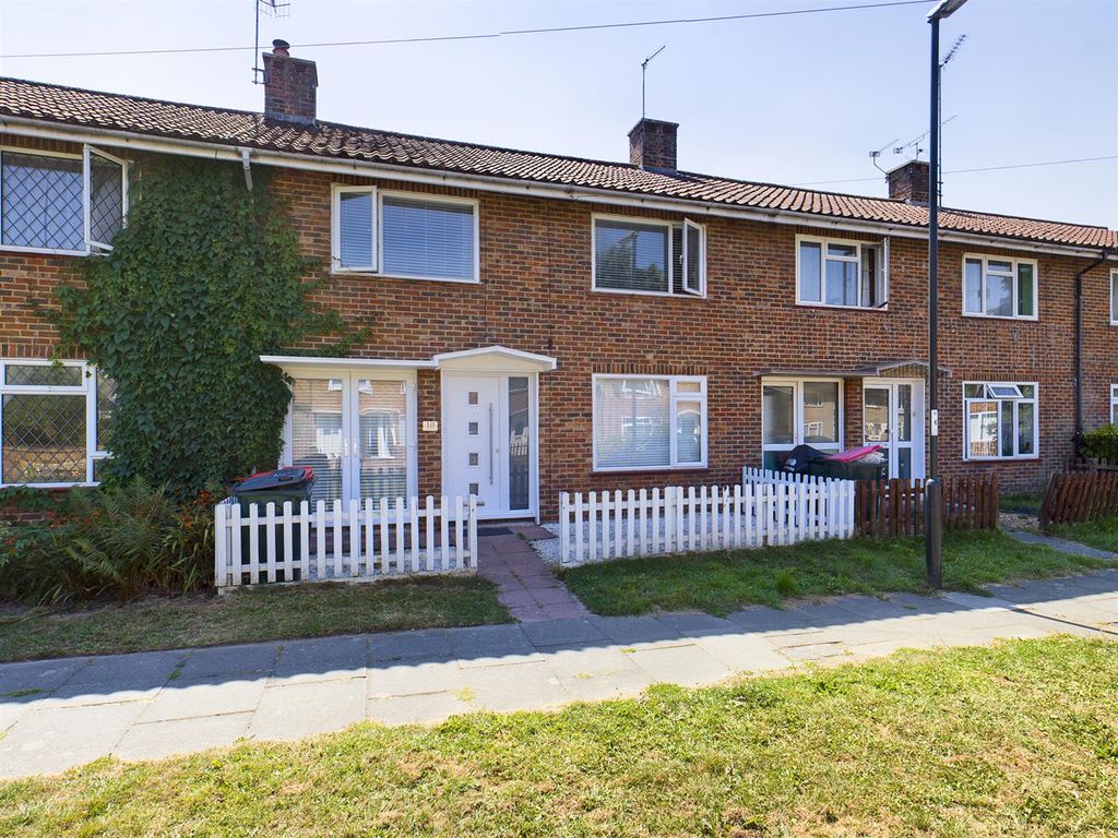 Willow Close, Crawley RH10  