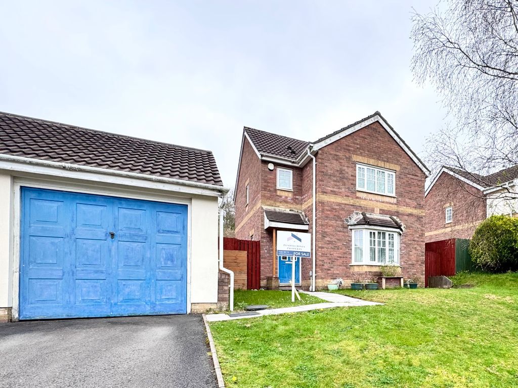 3 bed detached house for sale in Springfield Gardens, Hirwaun, Aberdare