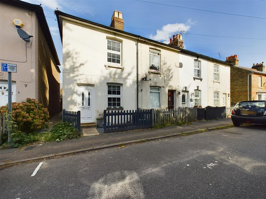 2 bed end terrace house for sale in Newdigate Road, Harefield, Uxbridge