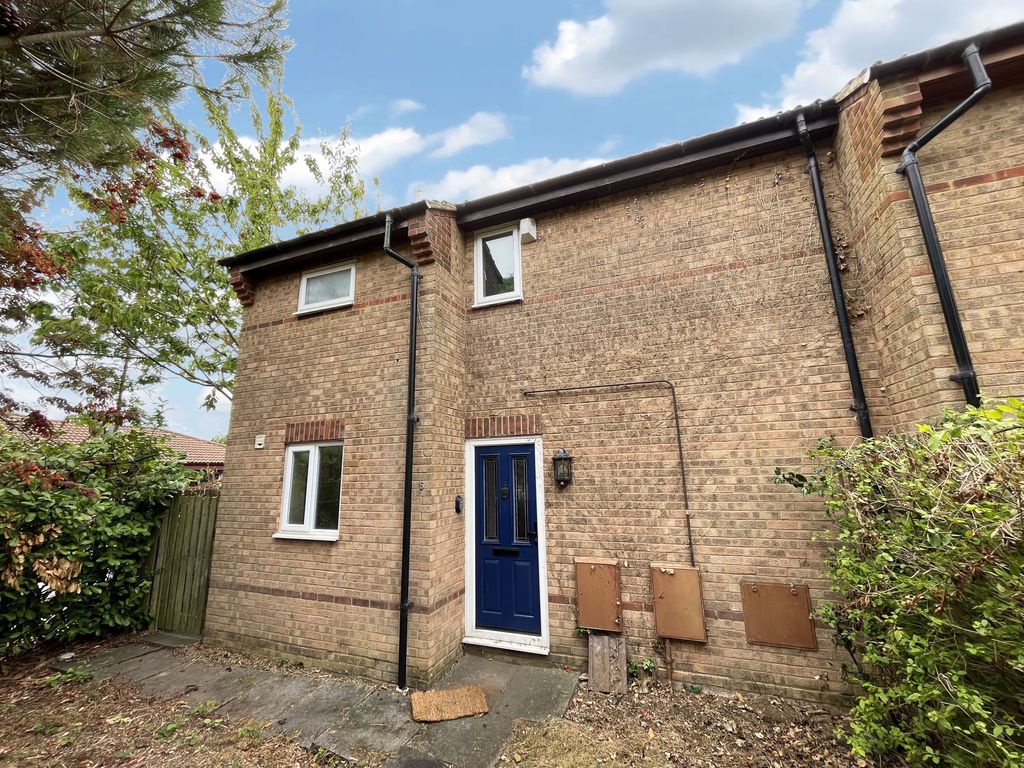 2 bed property for sale in 6 Faraday Drive, Shenley Lodge, Milton