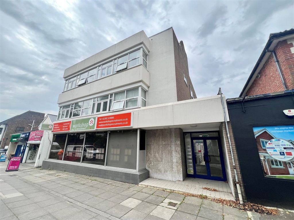 2 bed flat to rent in Havant Road, Drayton, Portsmouth PO6, £1,050 pcm