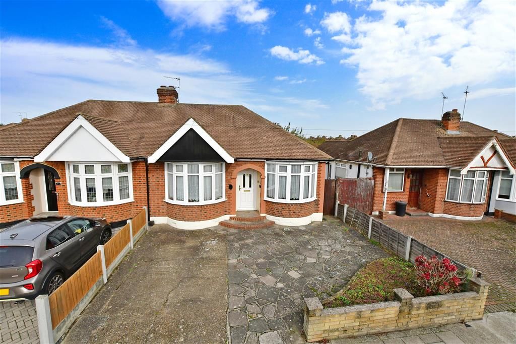 2 bed semidetached bungalow for sale in Central Drive, Hornchurch
