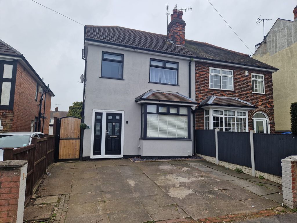 3 bed semidetached house for sale in Southwell Road West, Mansfield