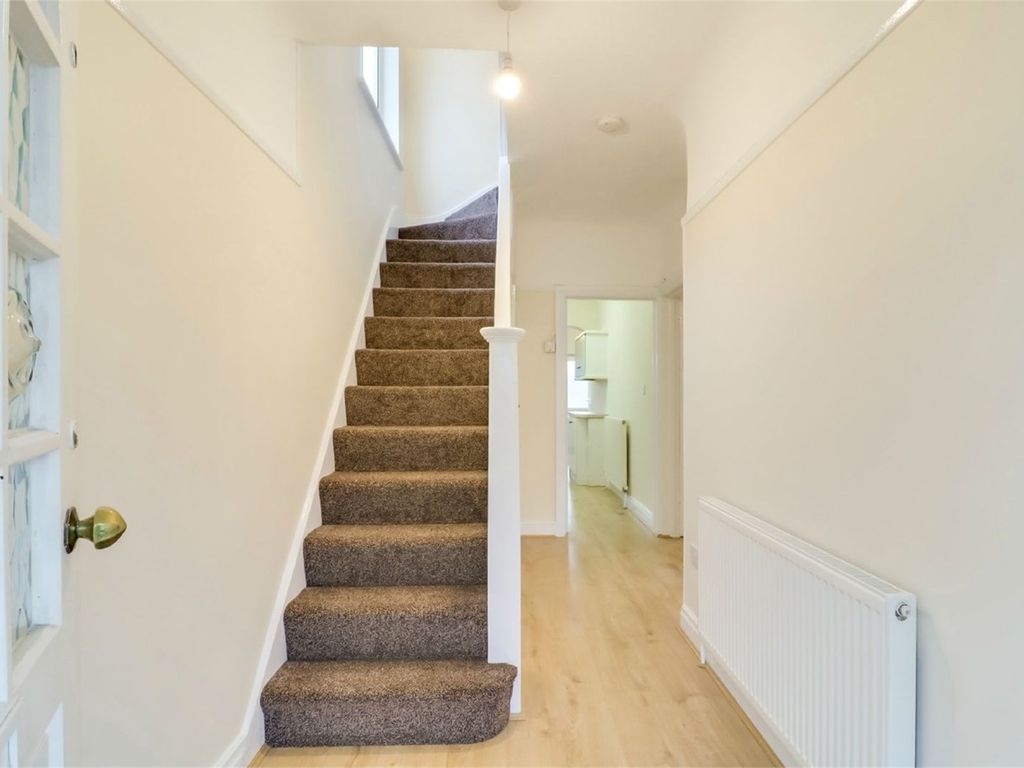 4 bed semidetached house to rent in Larkfield Avenue, Harrow HA3, £
