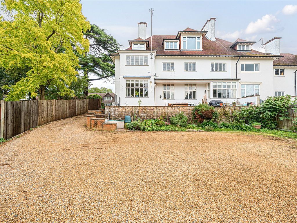 1 bed flat for sale in The Ridge, Woking, Surrey GU22, £400,000 Zoopla