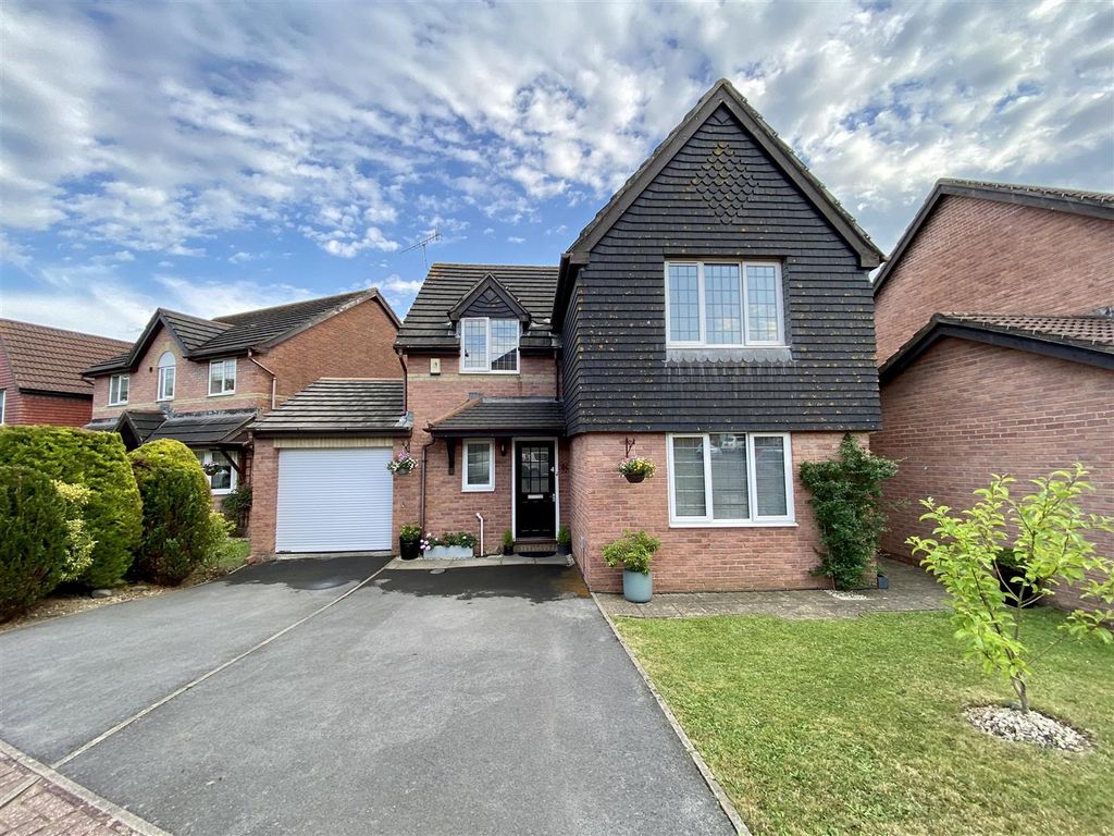 4 bed detached house for sale in Clos Y Dderwen, Pembrey, Burry Port