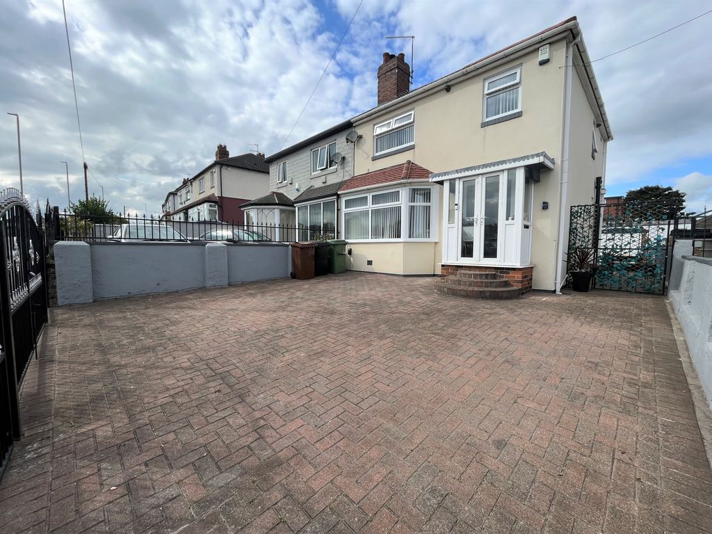 3 bed semidetached house for sale in York Road, Leeds LS9, £245,000 Zoopla