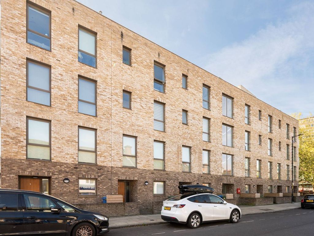 1 bed flat to rent in East Street, Elephant And Castle, London SE17, £