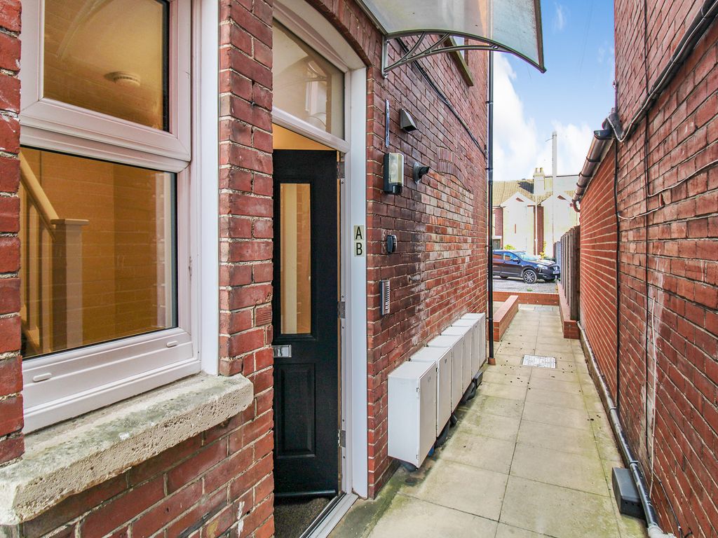 2 bed flat for sale in Farnborough Road, Farnborough GU14 Zoopla