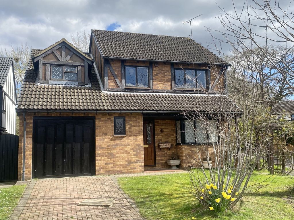 4 bed detached house for sale in Sheridan Way, Wokingham, Berkshire