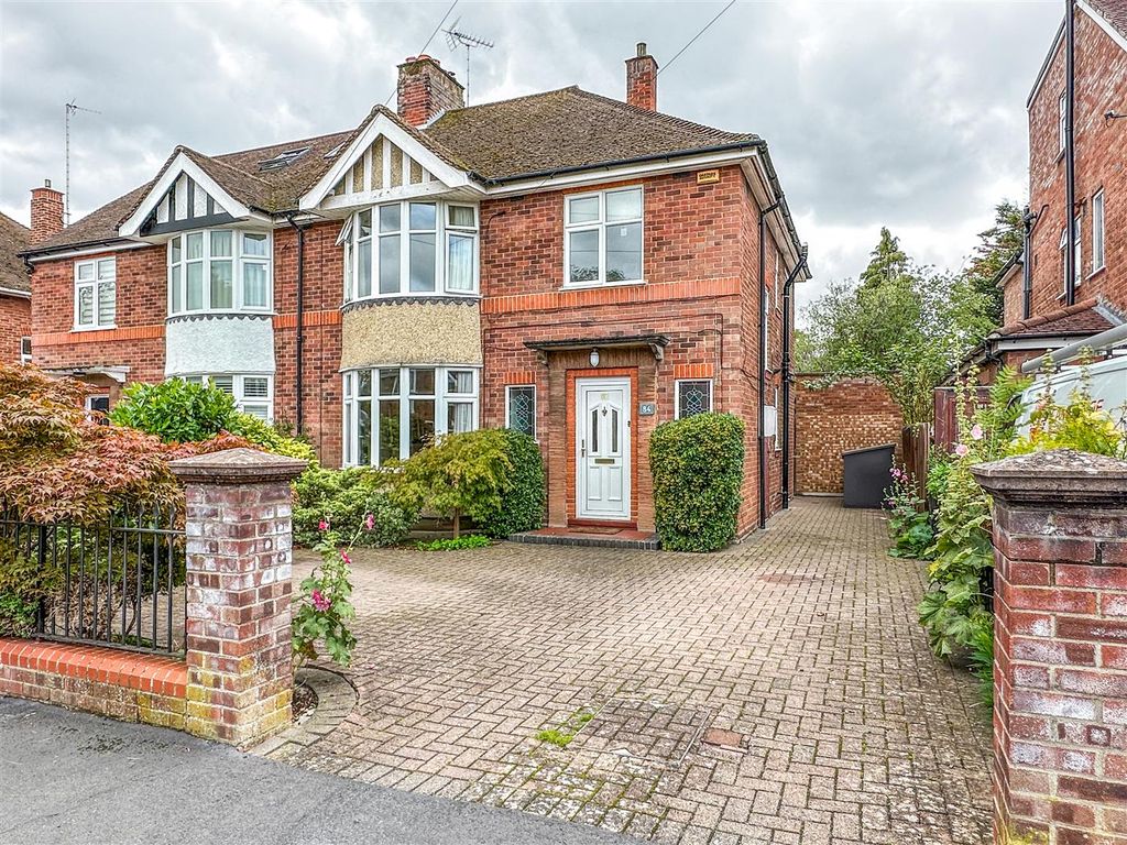 4 bed semidetached house for sale in Thornton Road, Girton, Cambridge