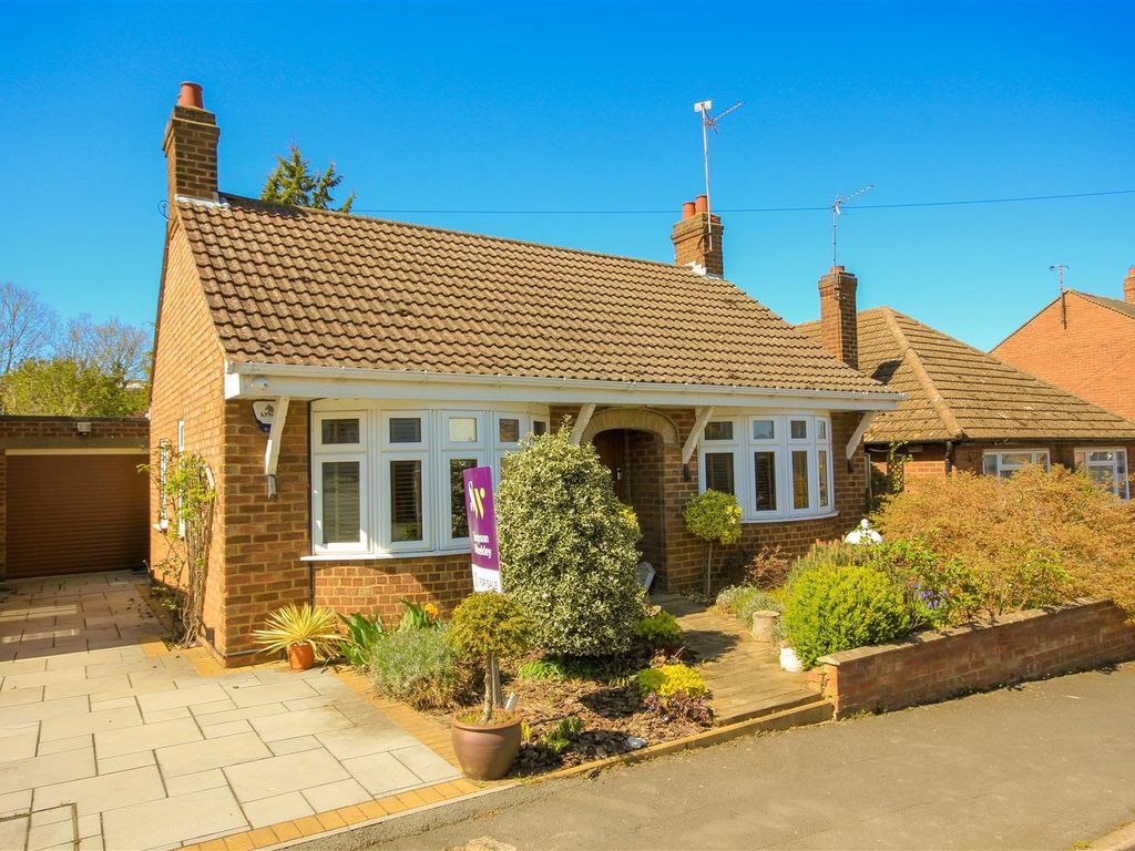 3 bed detached bungalow for sale in Palm Road, Rushden NN10 Zoopla