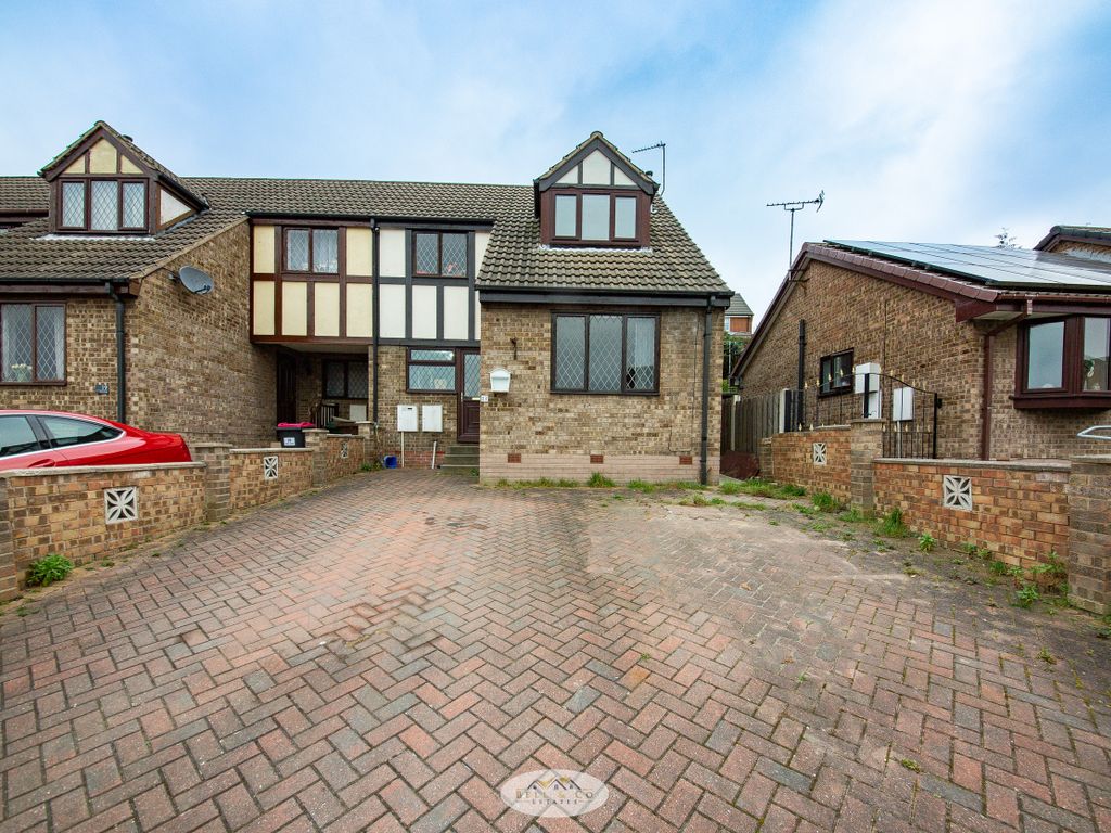 3 bed semidetached house for sale in Eden Glade, Aston, Sheffield S26