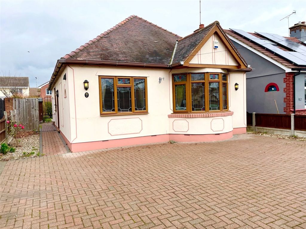 2 bed bungalow for sale in Blenheim Chase, LeighOnSea, Essex SS9 Zoopla