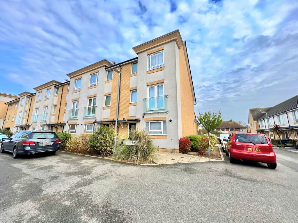 3 bed semidetached house to rent in Observatory Way, Ramsgate CT12