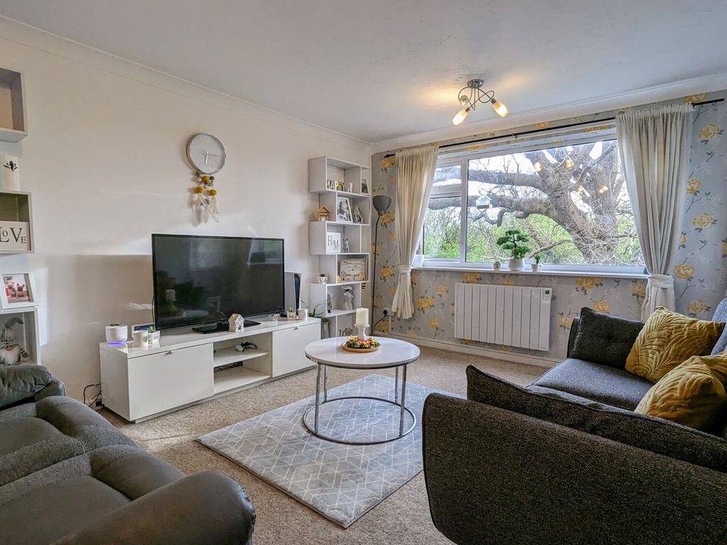 2 bed flat for sale in Homer Close, Gosport PO13, £140,000 Zoopla