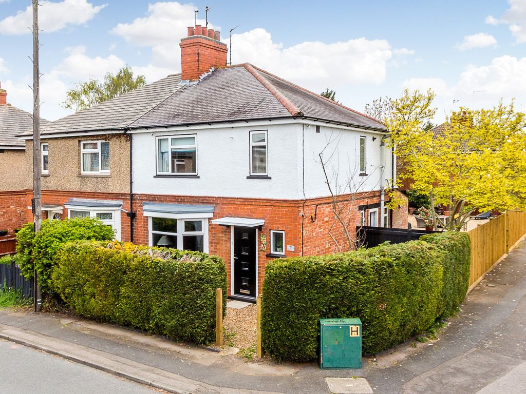 3 bed semidetached house for sale in Simpson Avenue, Higham Ferrers