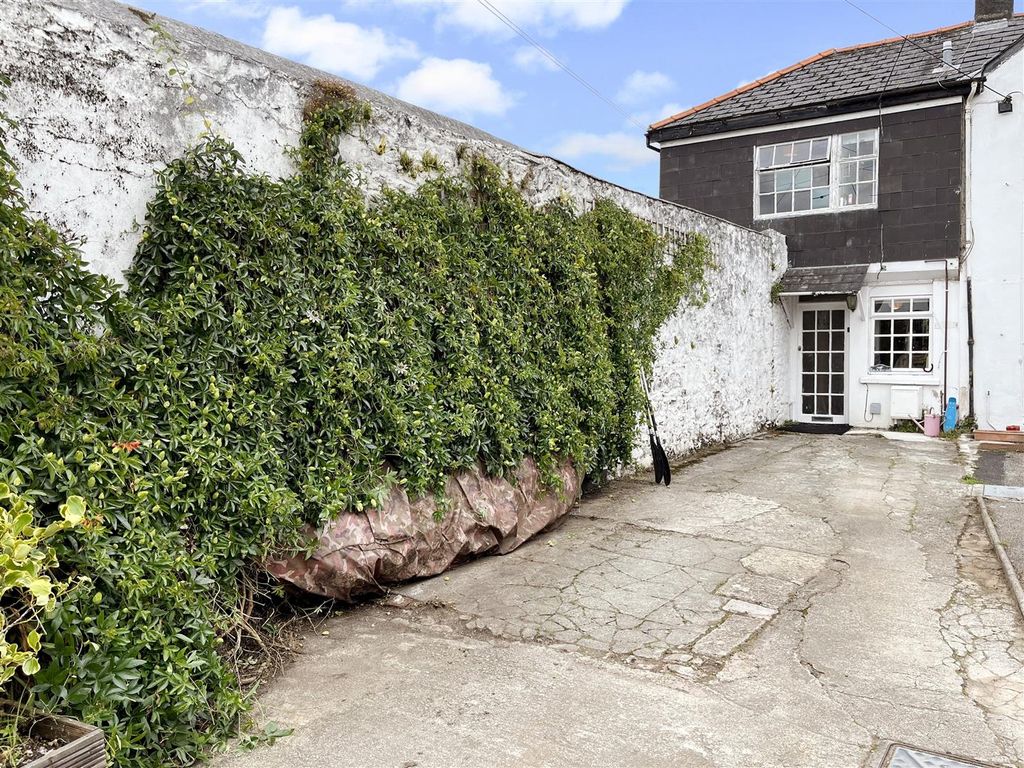 3 bed semidetached house for sale in Hill Head, Penryn TR10, £275,000