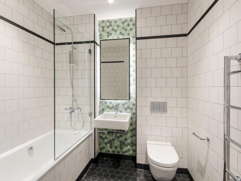 2 bed flat to rent in Hercules House, London City Island, London E14, £