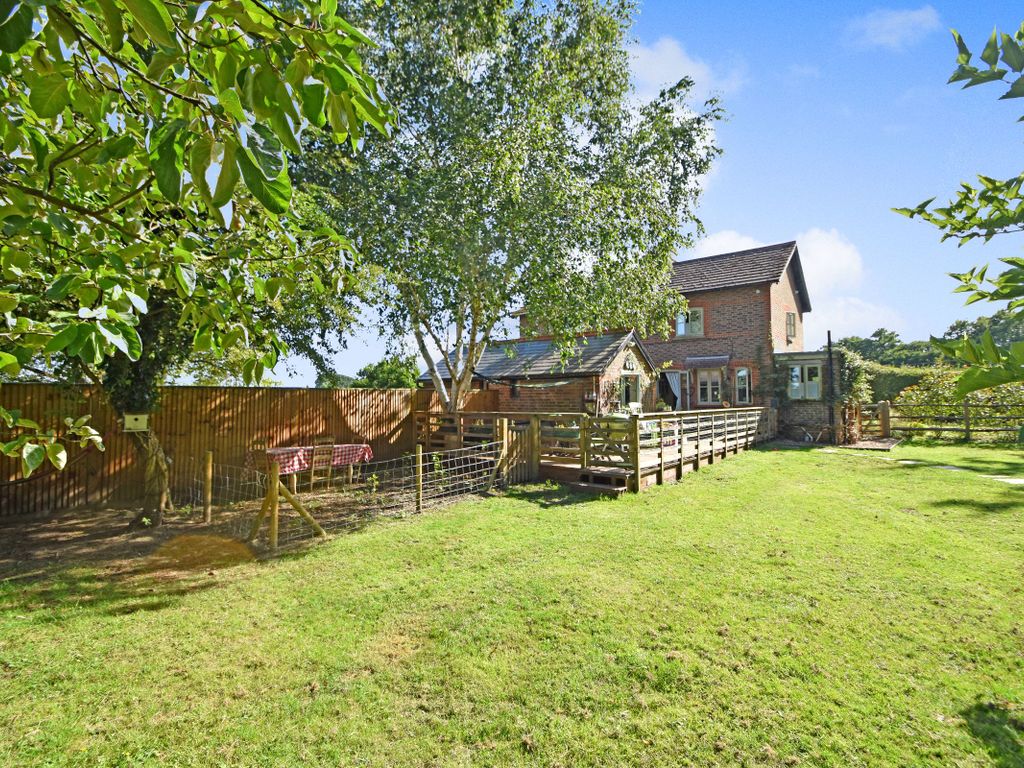 2 bed semidetached house for sale in Skinners Lane, Edenbridge TN8, £