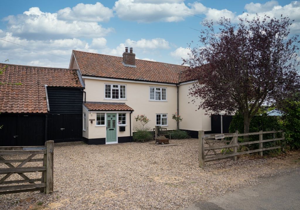 5 bed detached house for sale in Mattishall Road, Garvestone, Norwich