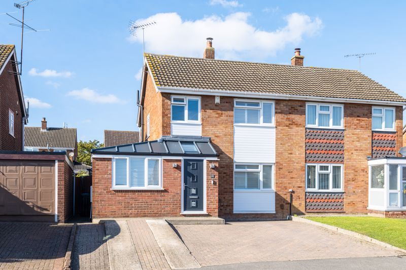 4 bed semidetached house for sale in Bushy Close, Bletchley, Milton