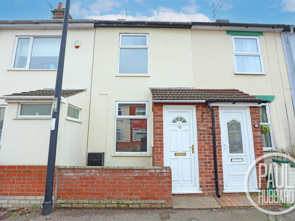 3 bed terraced house to rent in Cambridge Road, Lowestoft NR32, £750