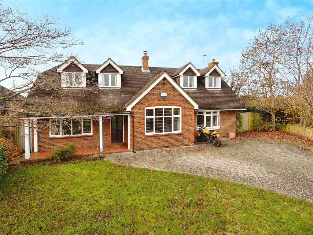 5 bed detached house for sale in Hadlow Road, Tonbridge, Kent TN10, £