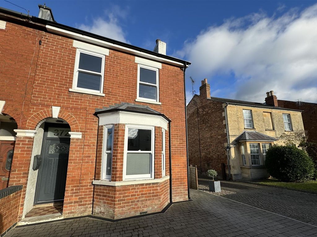 4 bed property to rent in London Road, Charlton Kings, Cheltenham GL52