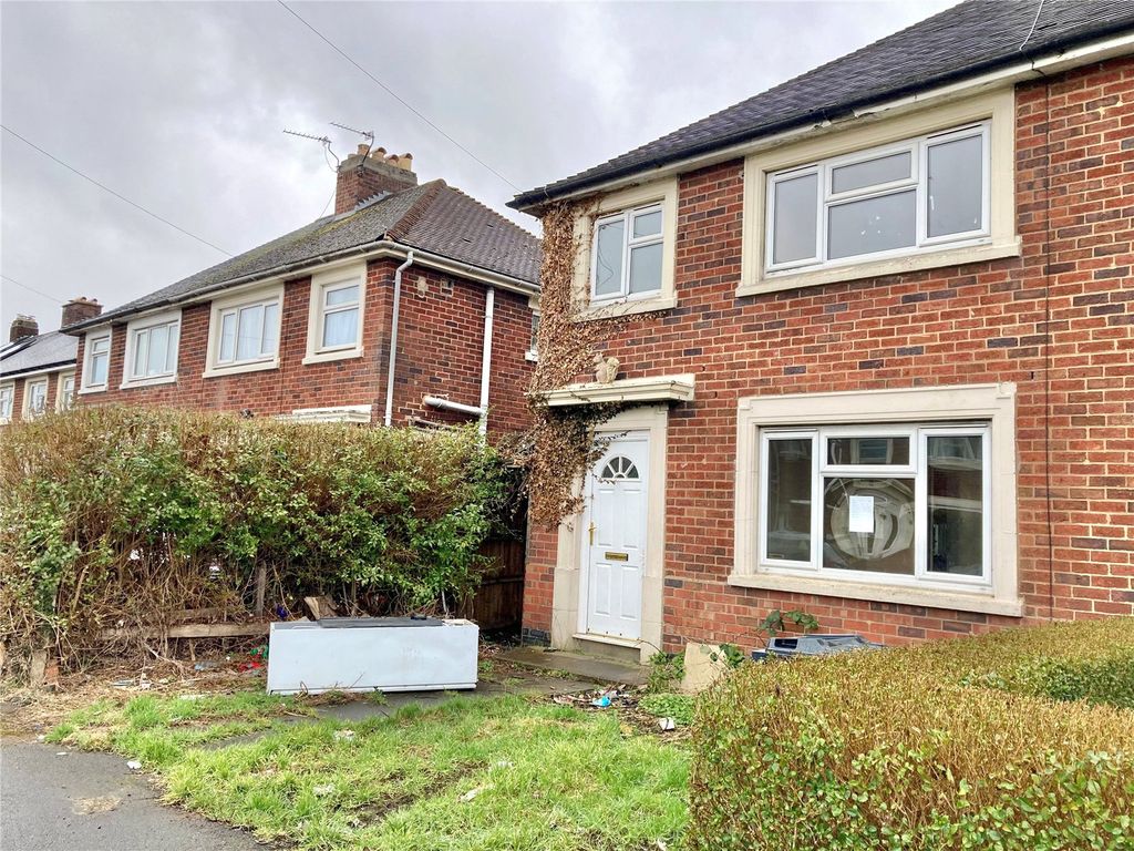 3 bed semidetached house for sale in Hartland Road, Gloucester GL1