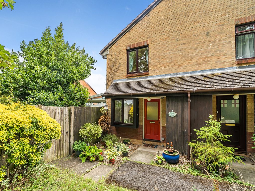 1 bed end terrace house for sale in Bolwell Close, Twyford, Reading