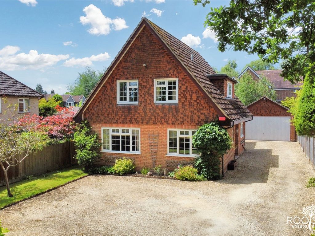 4 bed detached house for sale in Andover Drove, Wash Water, Newbury