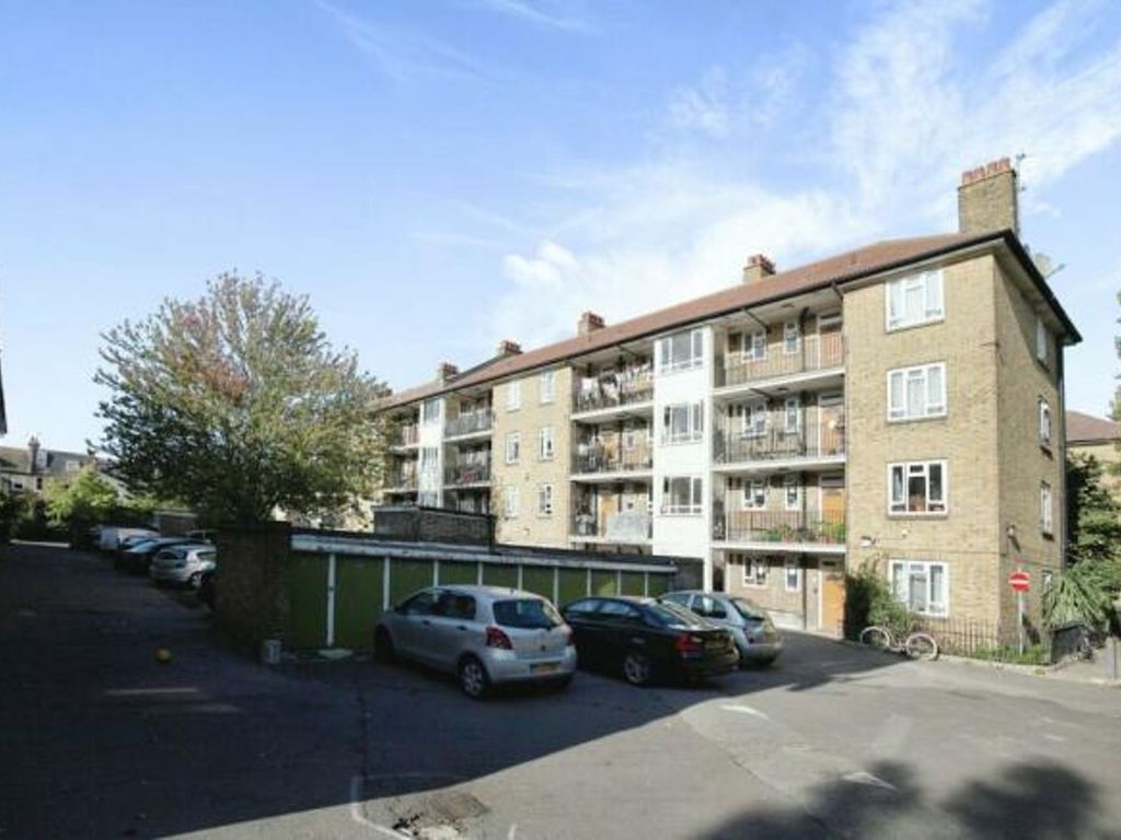 3 bed flat for sale in Fulham Palace Road, London SW6, £455,000 Zoopla