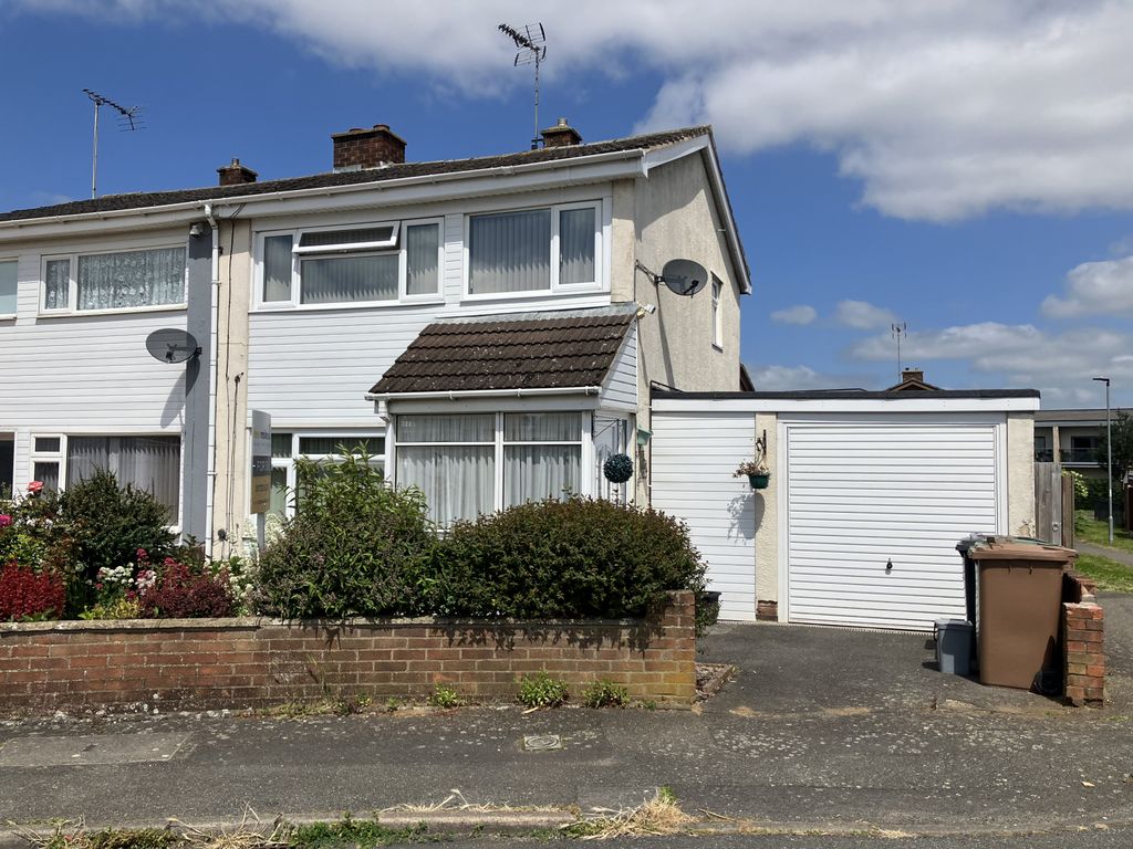3 bed semidetached house for sale in Woodhurst Road, Stanground