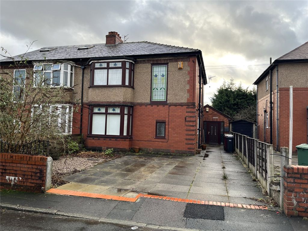 3 bed semidetached house to rent in Lakeside Avenue, Bolton, Greater