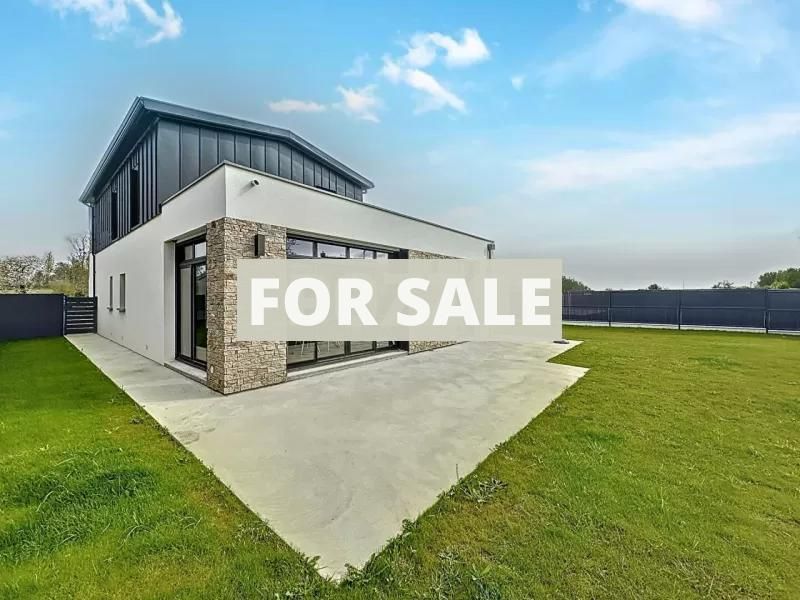 4 bed detached house for sale in Avranches, BasseNormandie, 50300