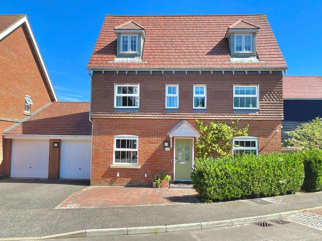 6 bed detached house for sale in Trunley Way, Hawkinge, Folkestone CT18, £475,000 Zoopla
