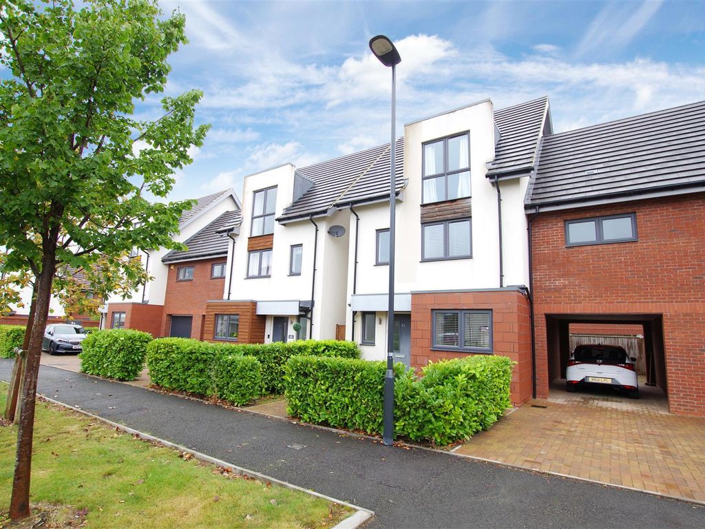 4 bed detached house to rent in John Ruskin Road, Tadpole Garden Village, Swindon SN25, £1,950